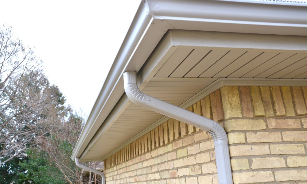 How to Install Rain Gutters (with Pictures) - wikiHow